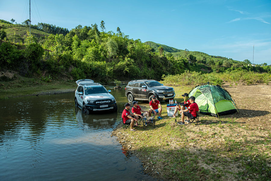 lều cắm trại cho người đi cắm trại bằng ô tô